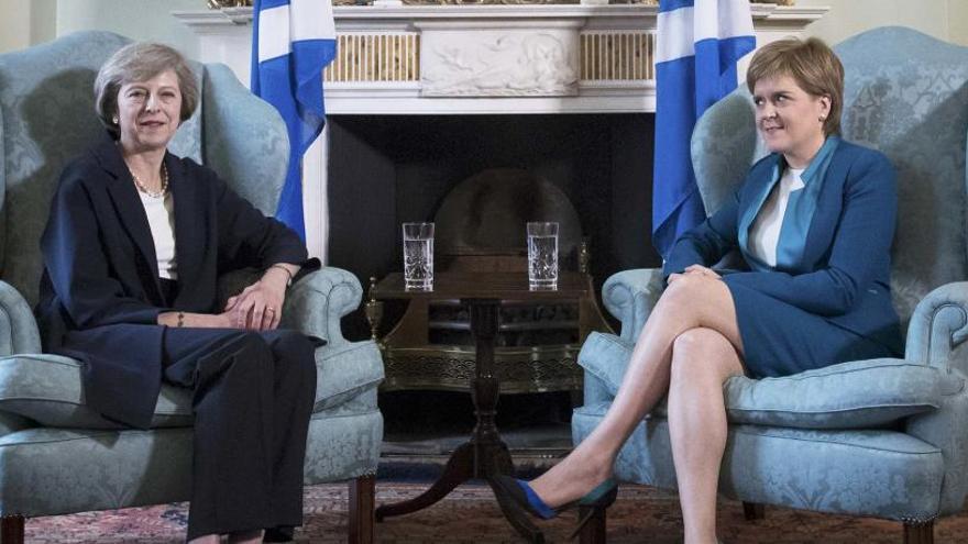 Theresa May y Nicola Sturgeon, en una imagen de archivo.