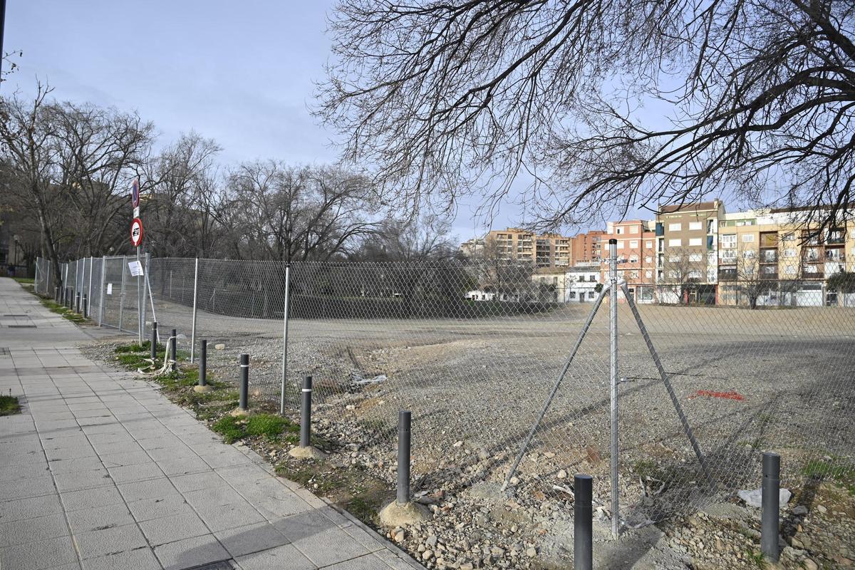 Terrenos vallados en San José donde antes aparcaba mucha gente