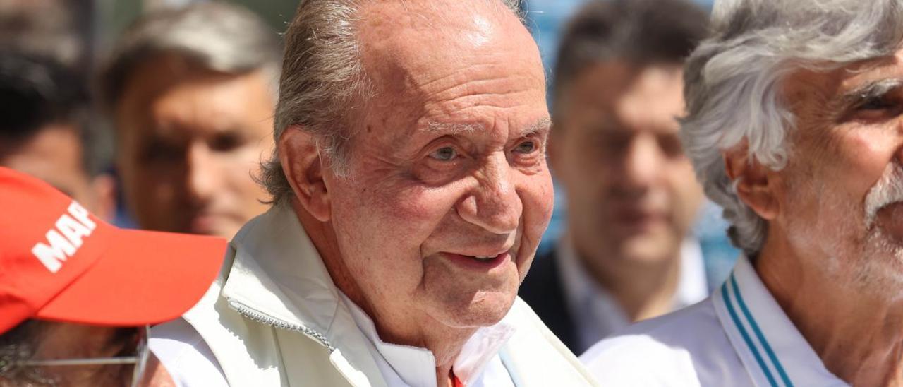 El rey emérito, Juan Carlos I, en las regatas de Sanxenxo, en Pontevedra.