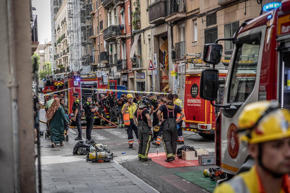 Incendio en la calle de Nou de la Rambla, en Barcelona