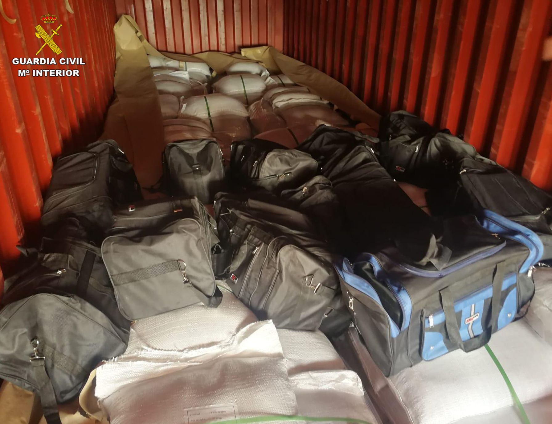 Intervenidos 450 kilos de cocaína en Valencia ocultos en el "gancho ciego"