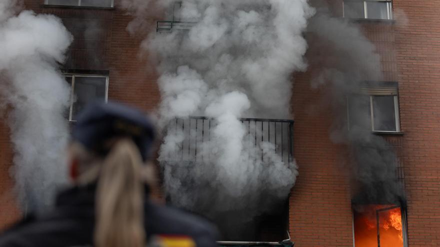 Extinguido el fuego en un bloque de viviendas de Toledo que se salda con nueve afectados