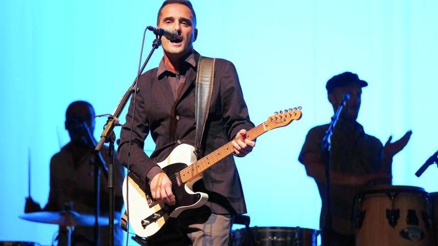 Un momento del concierto de Jorge Drexler, ayer, en Vigo.