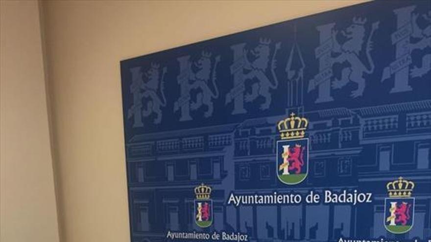 Timón inicia contactos con el alcalde de Badajoz para negociar el presupuesto del 2017
