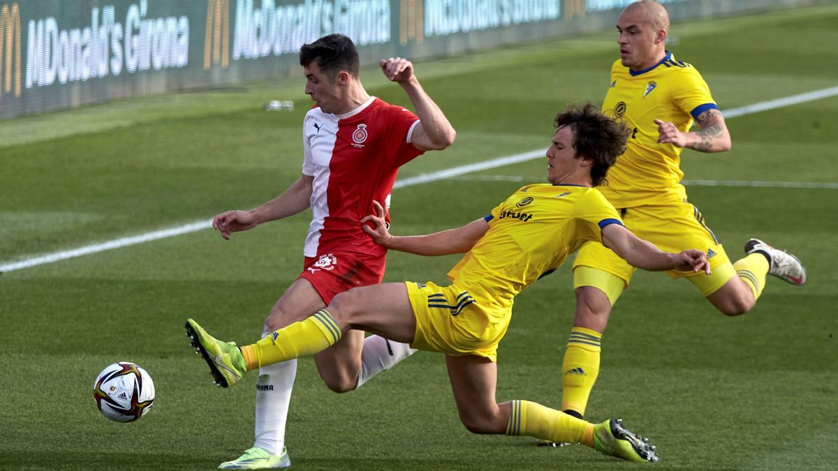 El Girona sorprèn el Cadis i es cola a vuitens de la Copa (2-0)
