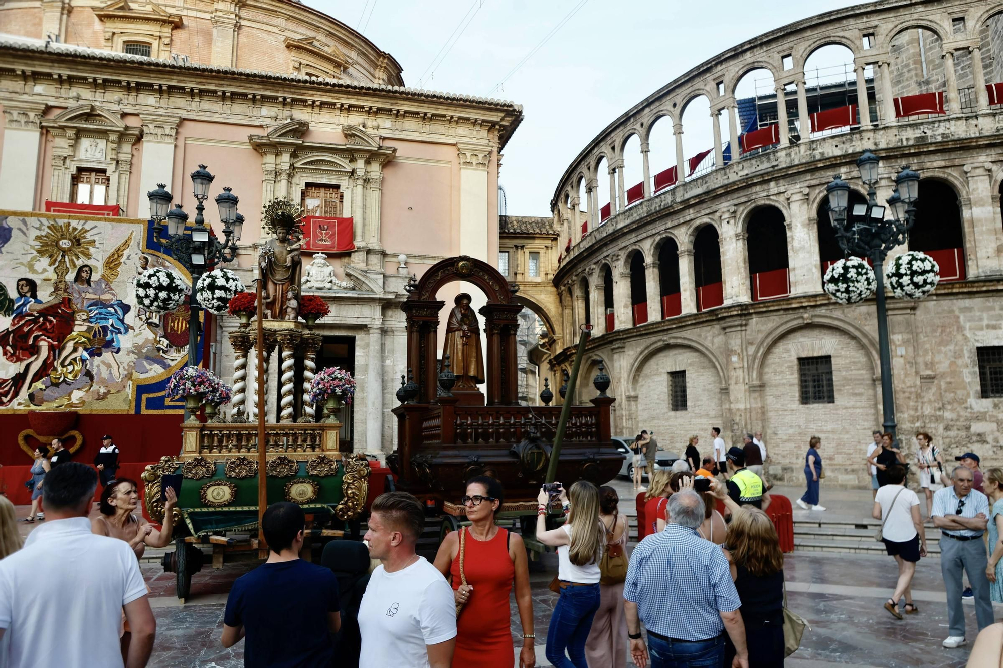 El Corpus recorre las calles de València en el Traslado