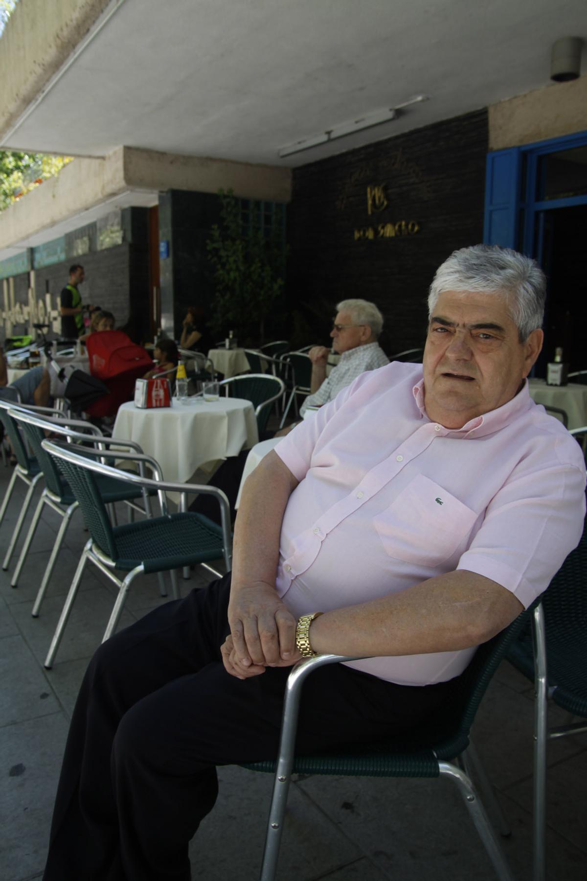 Mariano, en la terraza de la cafetera Sancho 2