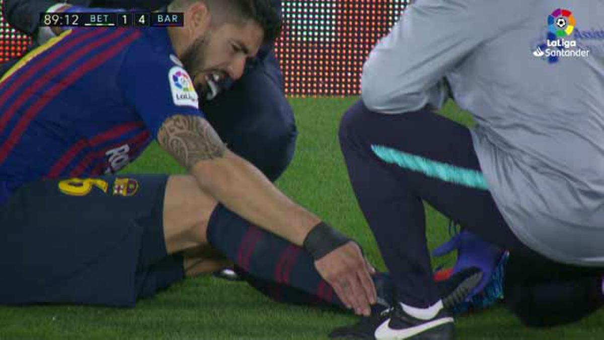 Luis Suárez se resbaló, pisó mal y no pudo terminar el partido