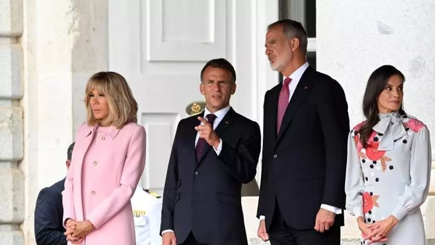 Los reyes Felipe VI y Letizia reciben a Macron en el Palacio Real