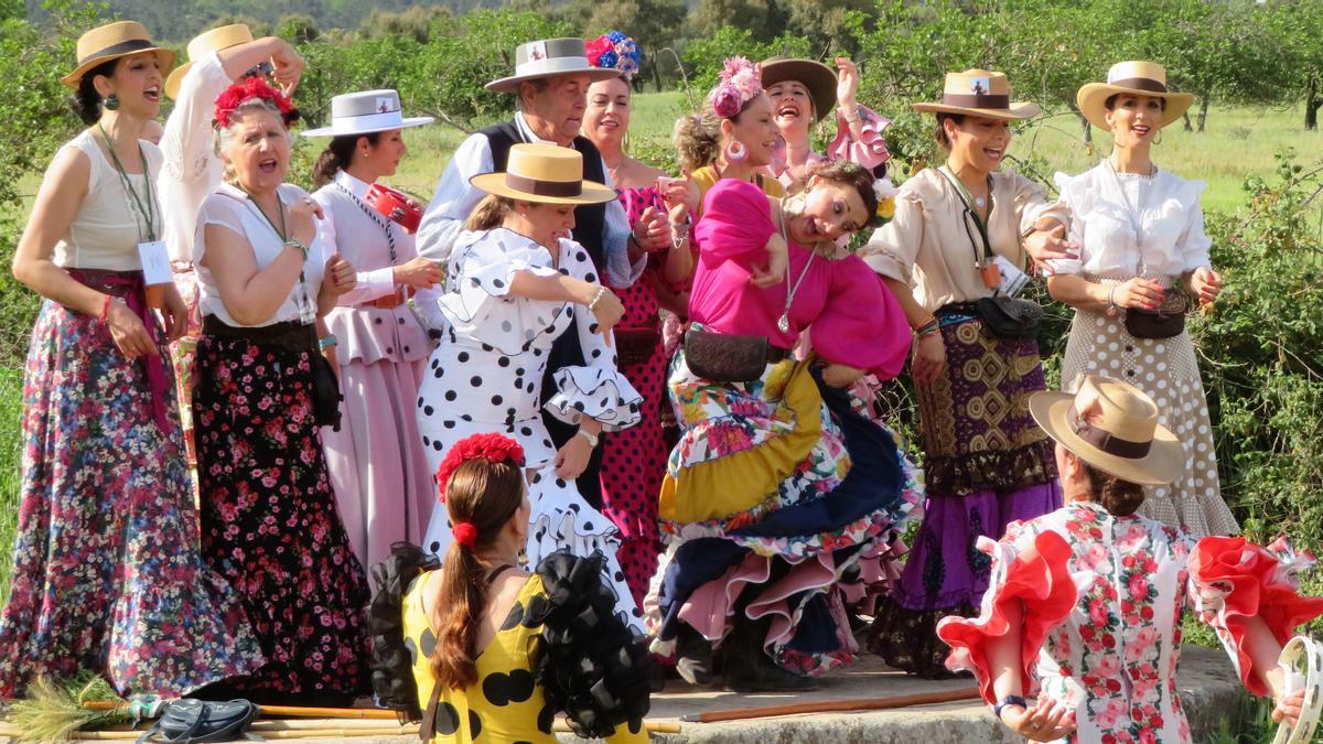 Parada para bailar y cantar durante el largo camino