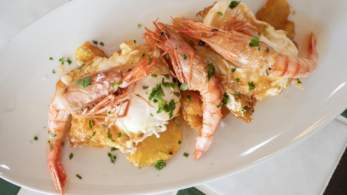 Las gambas con huevo y patatas de L'Anxova Divina.