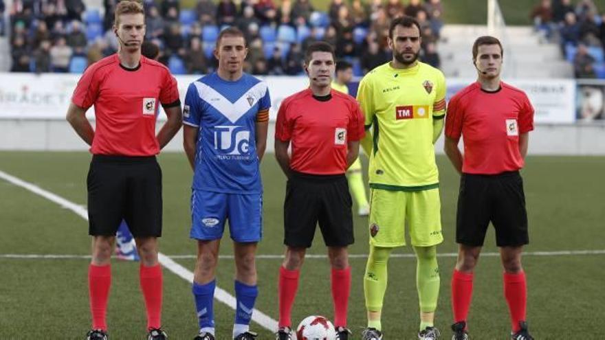 Gonzalo Verdú ejerció de capitán del Elche en el partido ante el Badalona.