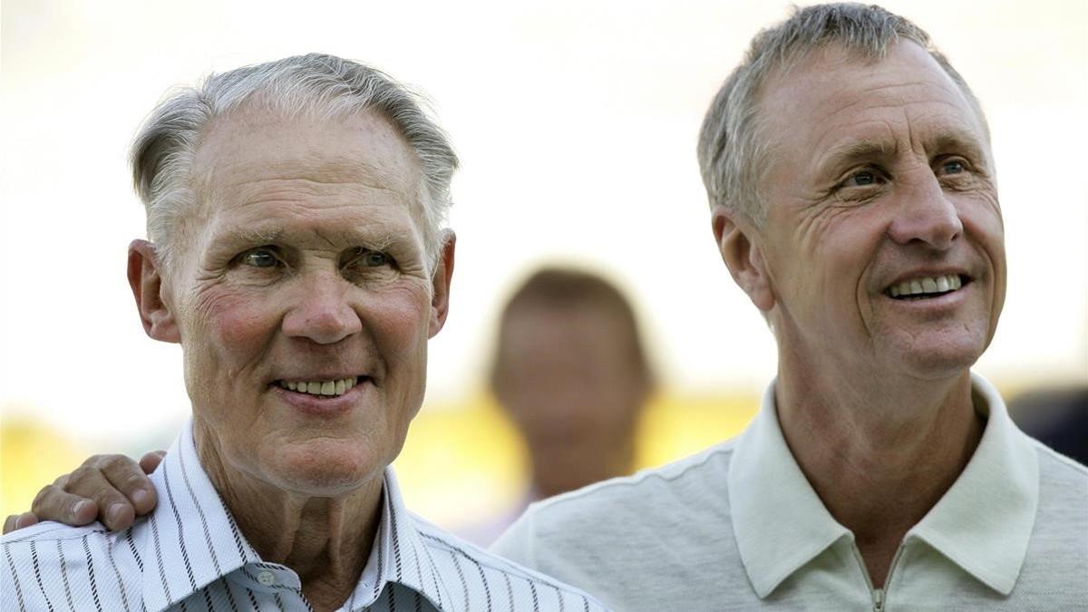 Rinus Michels y Johan Cruyff, en una imagen del 2002.