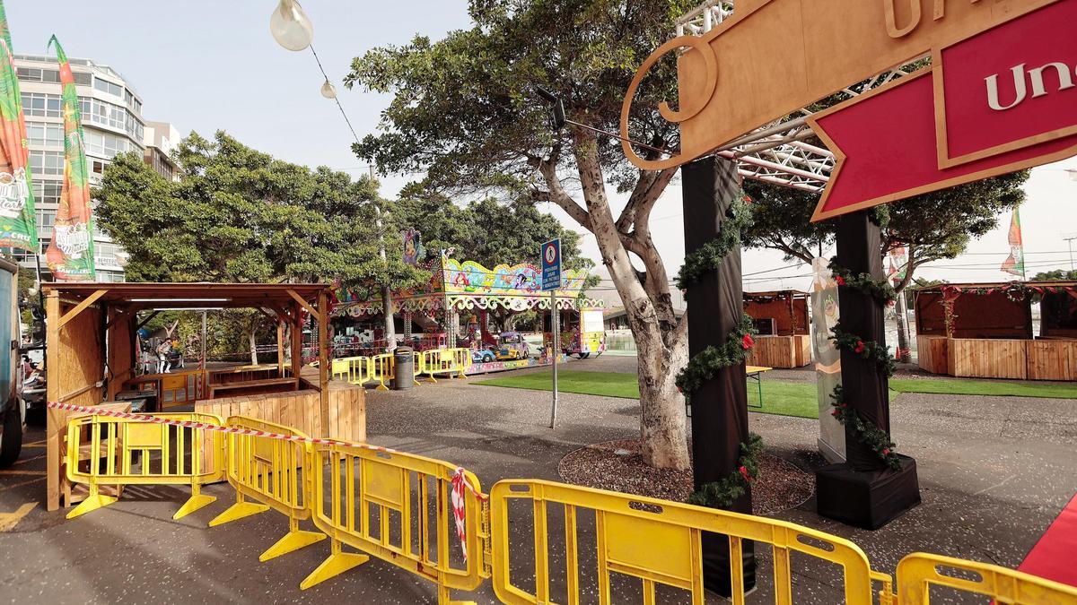 Montaje del Gastronavidad Market Fest, en la plaza de España.