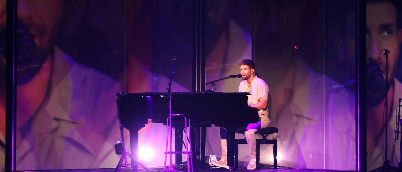 Las imágenes del concierto de Pablo Alborán en el Teatro Cervantes