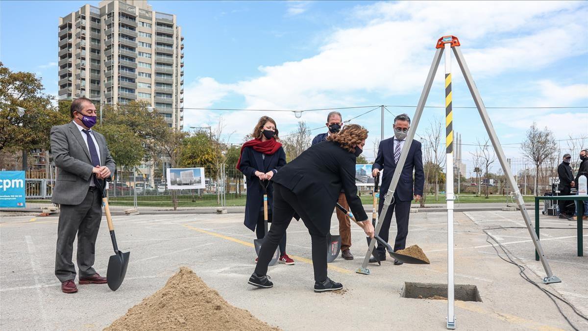 Barcelona 17 03 2021 Barcelona Inauguracio del parc del Campus Diagonal-besos de la upc  Colau posa la primera pedra d un nou edifici per pymes  AUTOR  JORDI OTIX