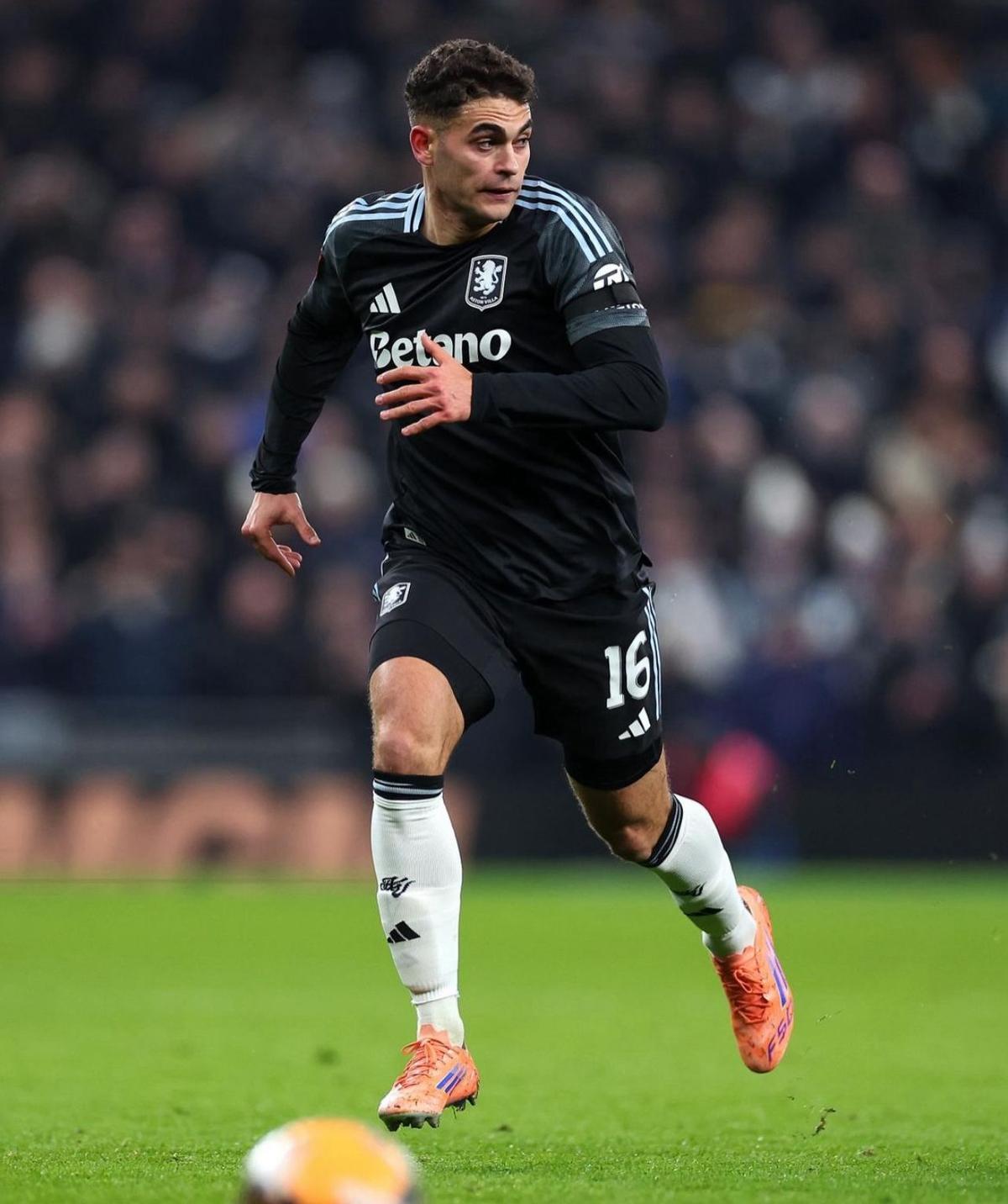 Andrés Martín, en su último partido con el Aston Villa.