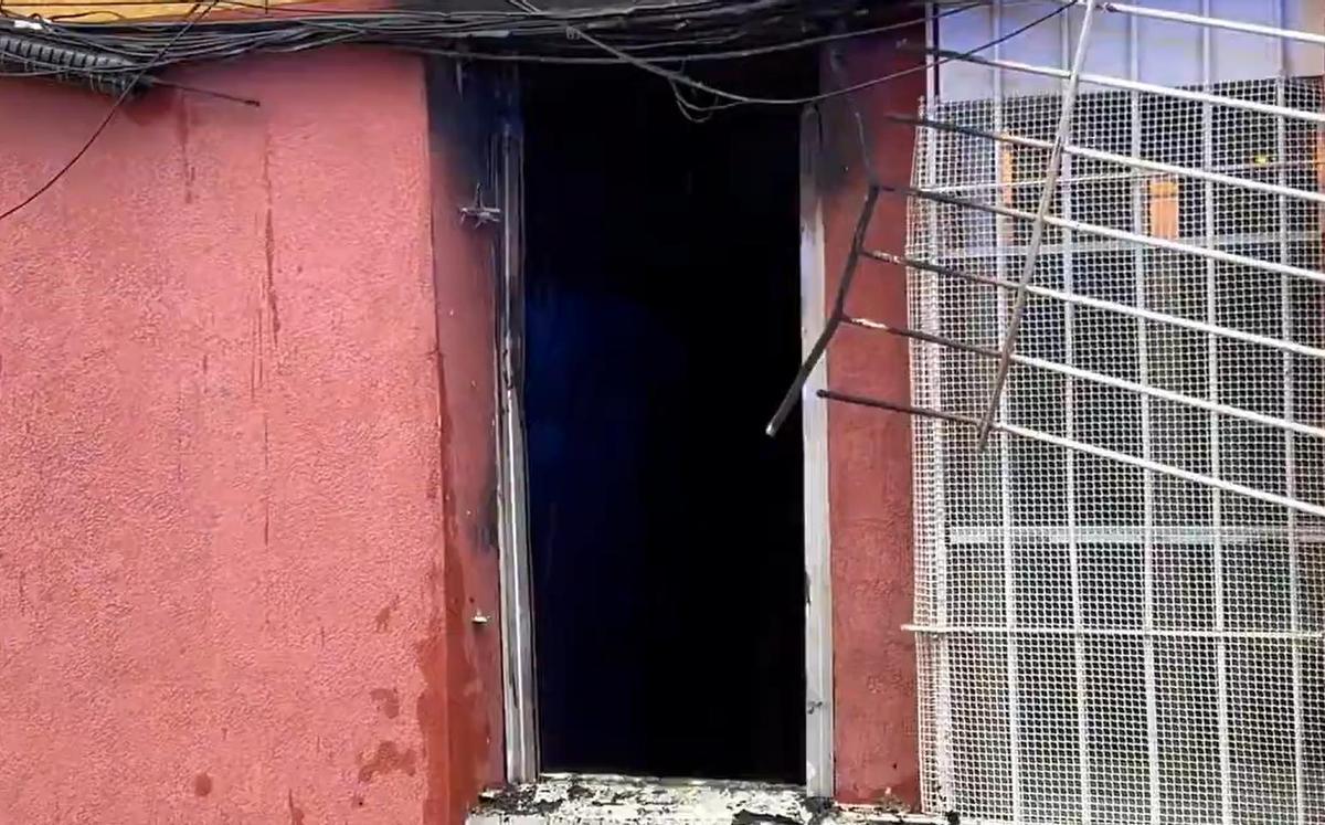 Un incendio en una vivienda de Latina deja 13 atendidos, dos de ellos graves por inhalación de humo.