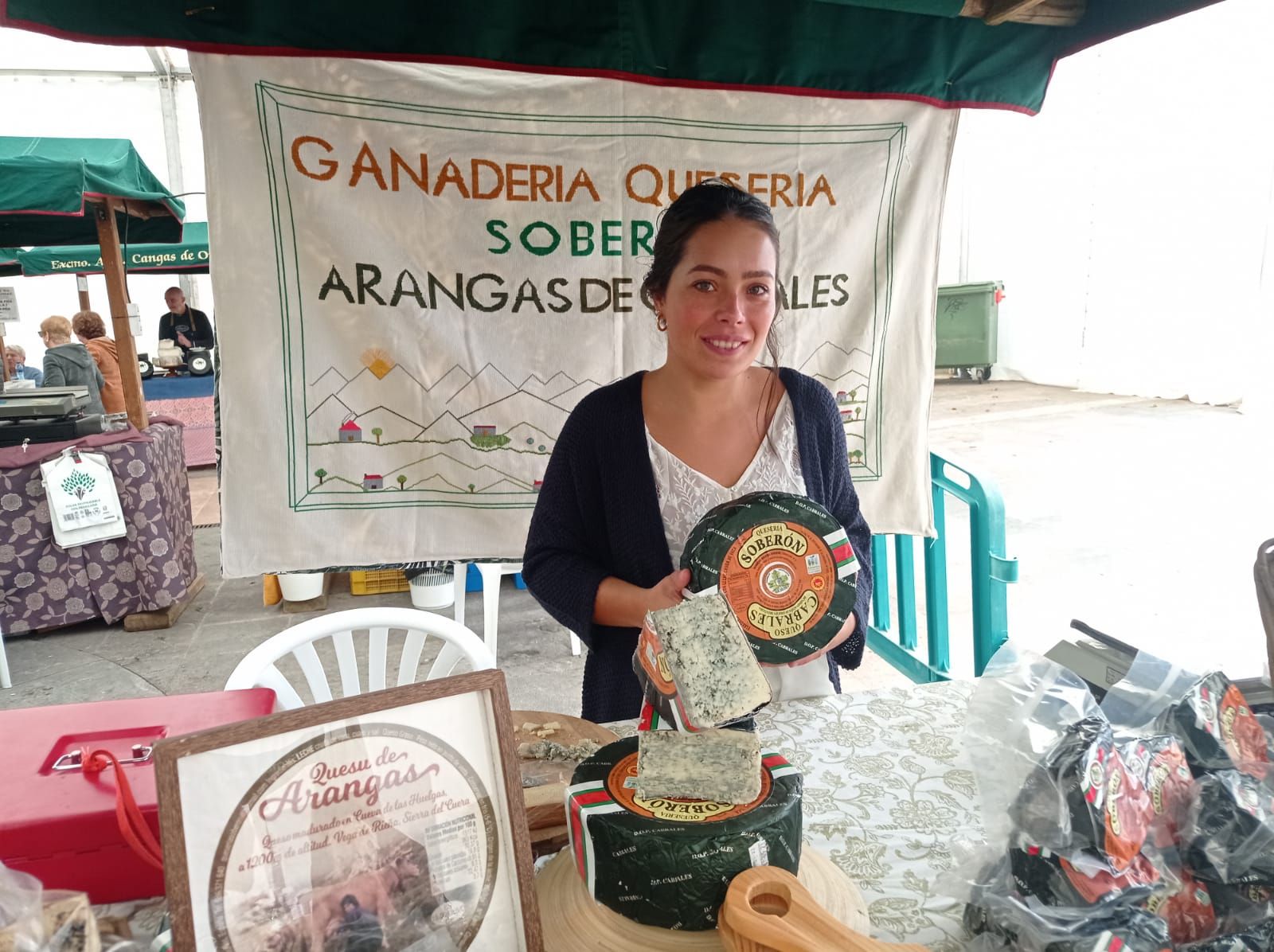 Cangas de Onís se da al queso todas las imágenes de la gran feria
