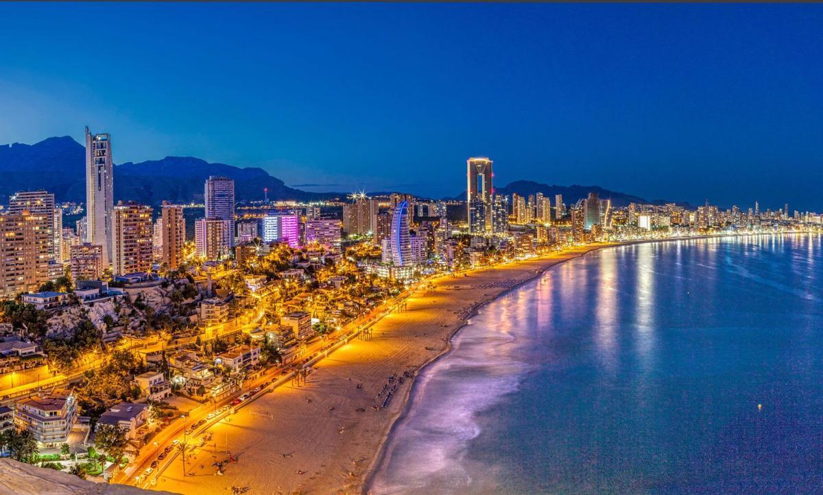 Ciudad espectacular y conocida por su arquitectura vertical | INFORMACIÓN