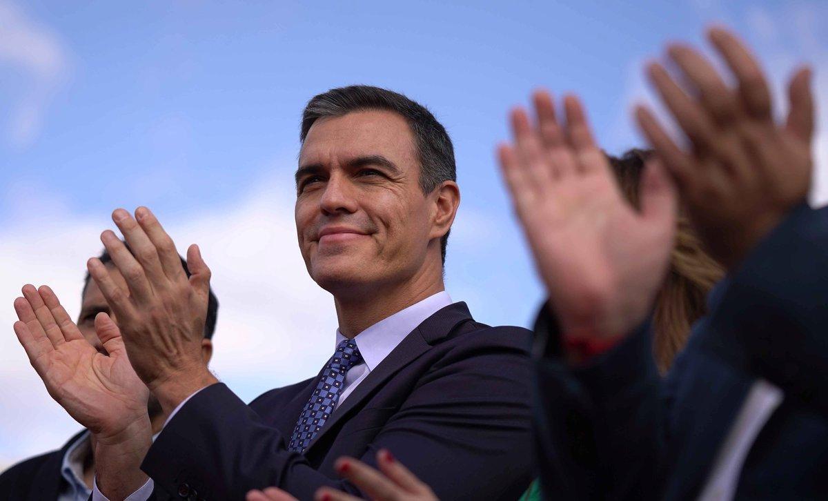 GRAFAND2129. CÓRDOBA, 06/11/2019.- El presidente del Gobierno en funciones, Pedro Sánchez, ha hecho este miércoles un llamamiento a la participación en las elecciones del domingo para romper el bloqueo político y ha pedido que los ciudadanos ejerzan un voto útil y valiente, durante su intervención en un acto electoral en Córdoba de cara a las próximas elecciones generales del 10 de noviembre. EFE /Rafa Alcaide