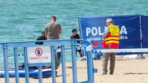 Hallan el cadáver de un joven en una playa de Badalona