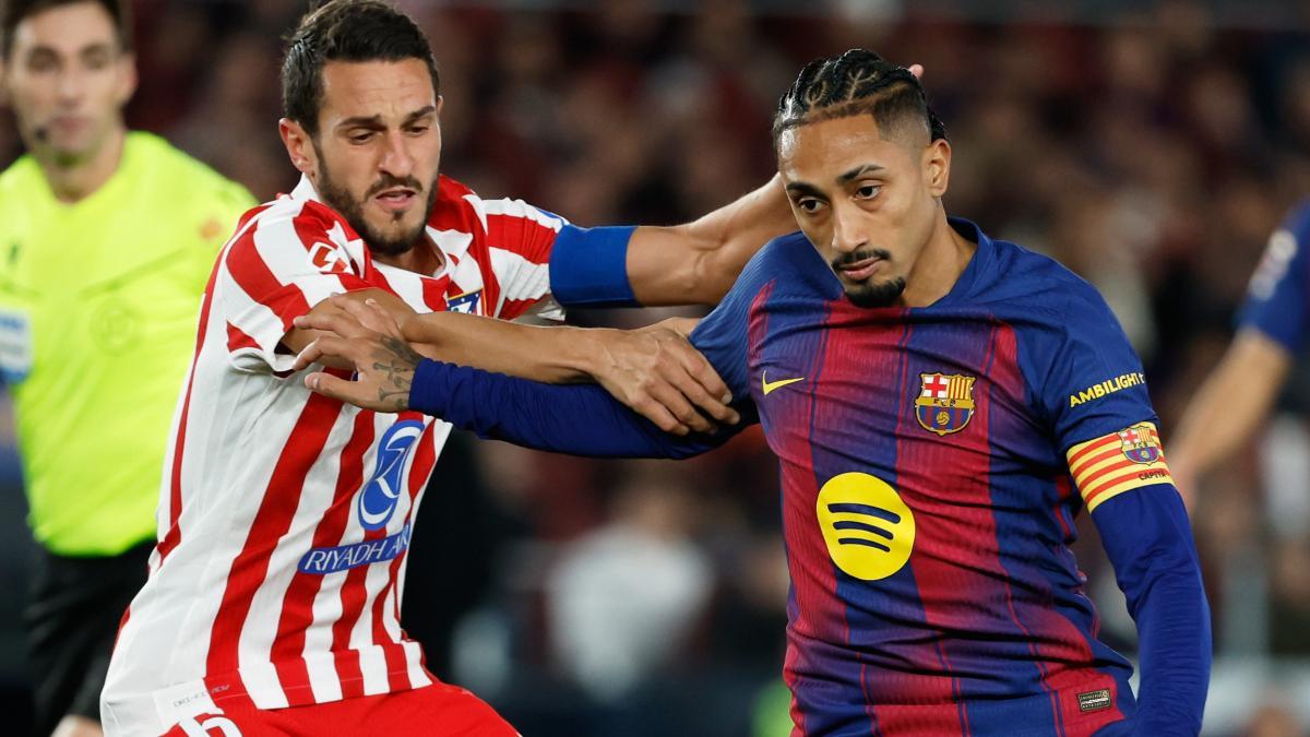 Raphinha, durante el partido entre FC Barcelona y Atlético de LaLiga EA Sports