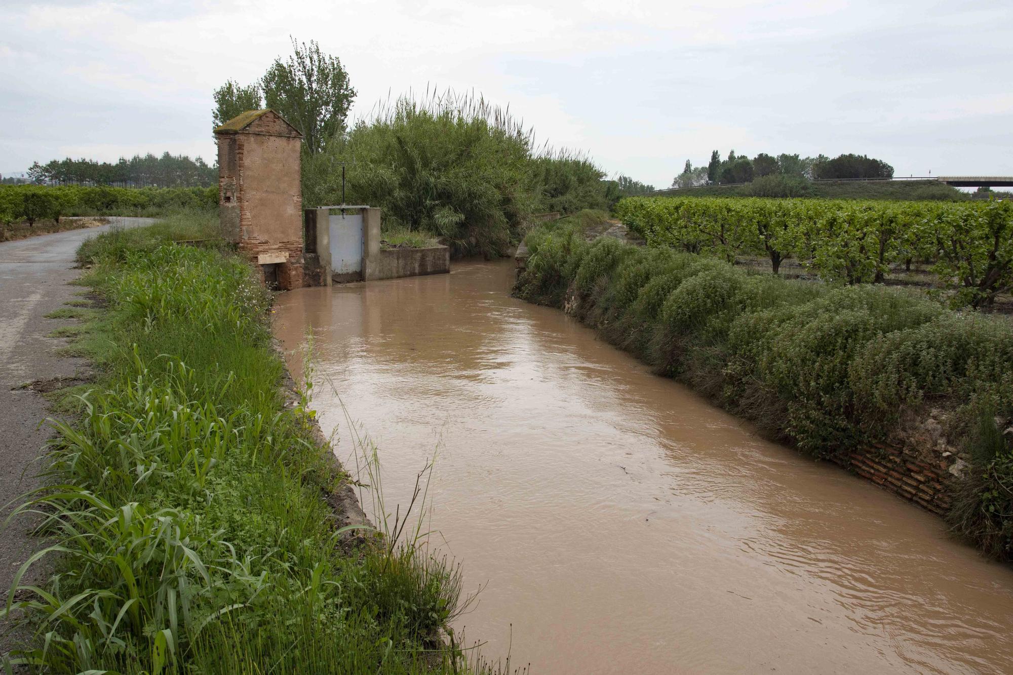 Las intensas precipitaciones han desbordado barrancos y cortado caminos en diferentes municipios de la comarca