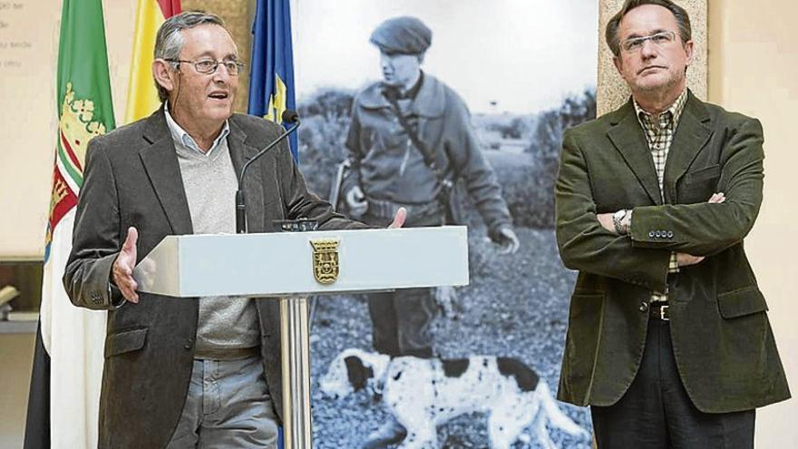 Mérida dedica al Miguel Delibes cazador una exposición de fotos