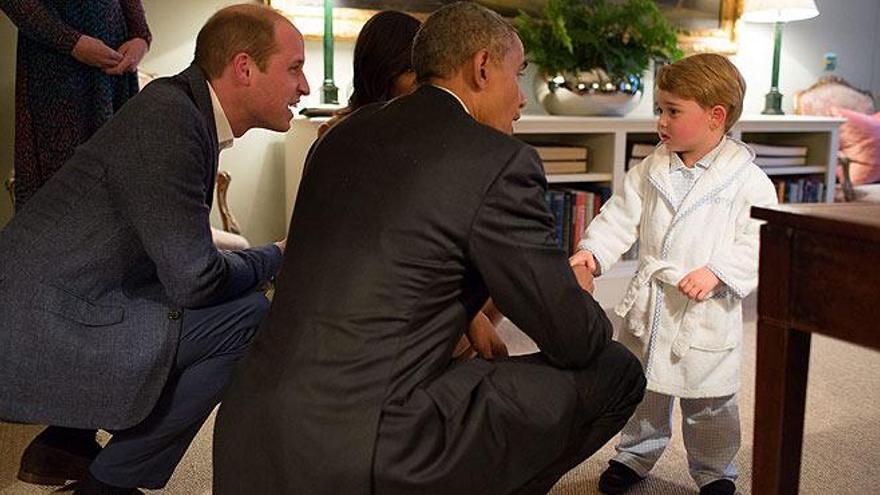 Los Obama conocen al pequeño príncipe Jorge