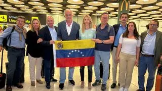 Los parlamentarios del PP expulsados de Venezuela protestan augurando un "pucherazo" de Maduro