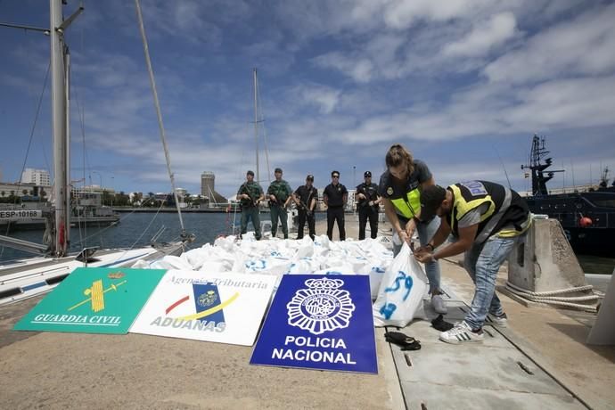 Interceptan un narcovelero con 800 kilos de coca