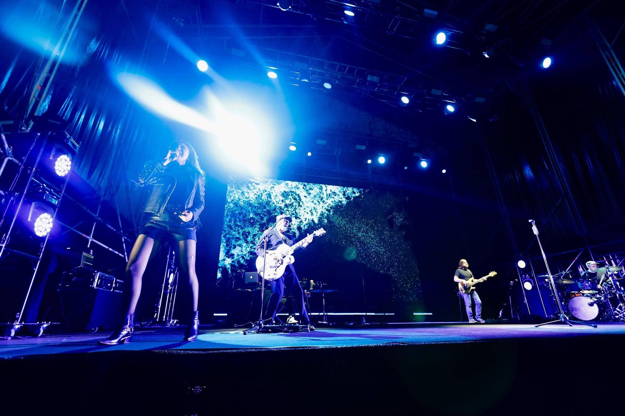 En imágenes | Actuación de Amaral en el festival Metrópoli