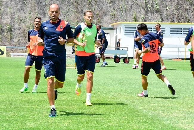 Entrenamiento de la UD Las Palmas en Barranco ...