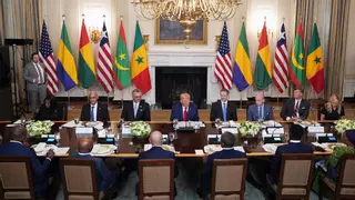 Tierra (y no precisamente rara), trágame: momentos de sonrojo en el encuentro de Trump con cinco líderes de África