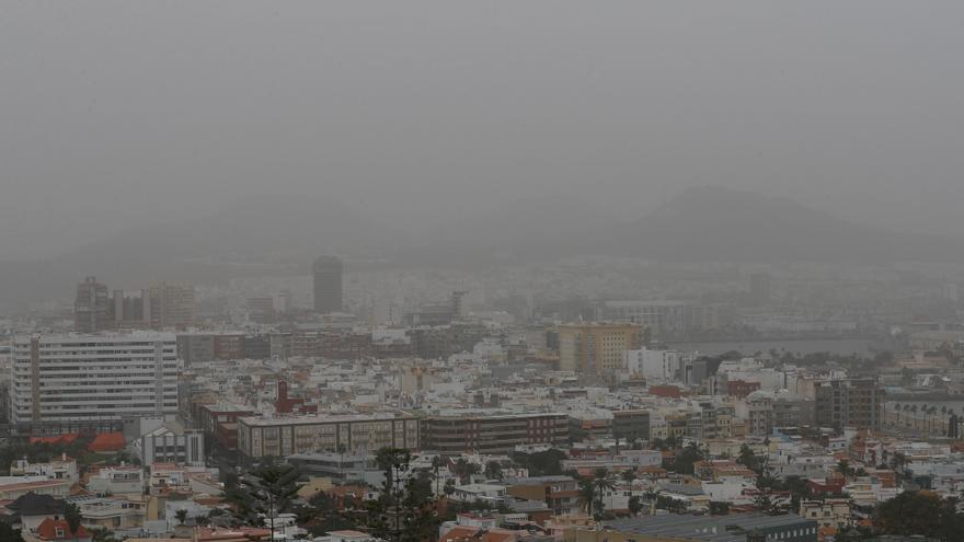 Calima intensa en Las Palmas de Gran Canaria (27/12/2022)