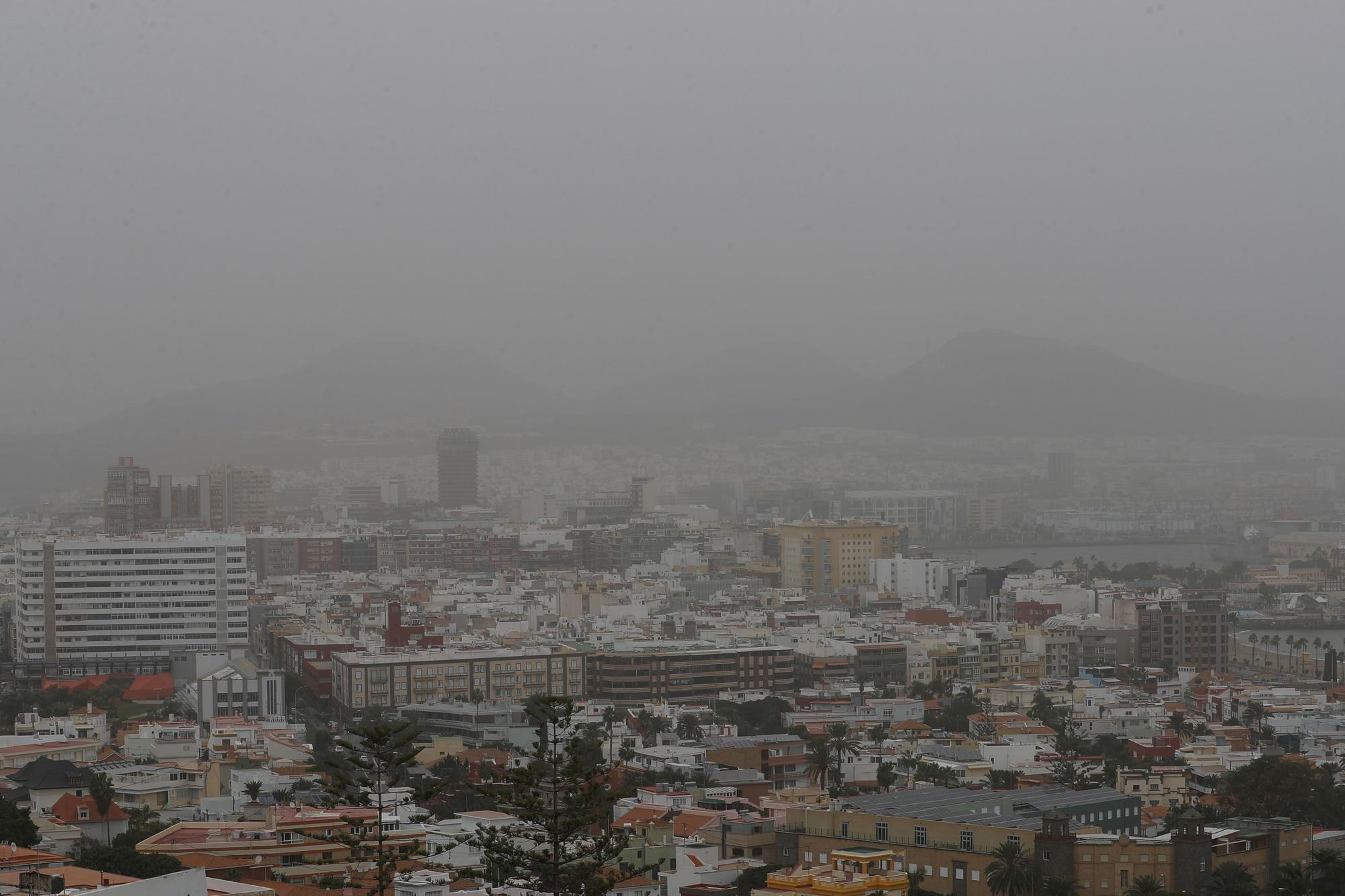 Calima intensa en Las Palmas de Gran Canaria (27/12/2022)