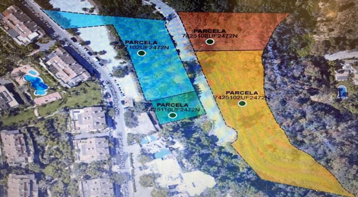 Las cuatro parcelas en la zona norte de Marbella en la que se proyecta un colegio privado.