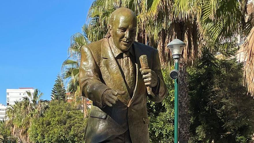 Chiquito de la Calzada ya tiene un gran 'fistro' de monumento