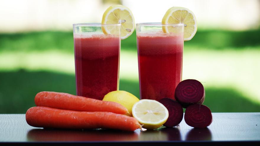 Un batido de verduras para desayunar y otro para cenar y perder peso