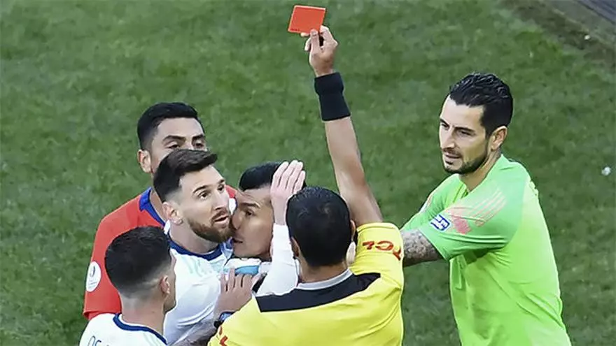 Messi, expulsado ante Chile