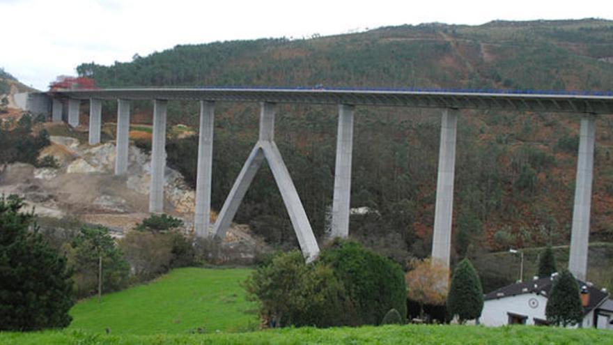 El viaducto de El Bao, en el concejo de Navia.