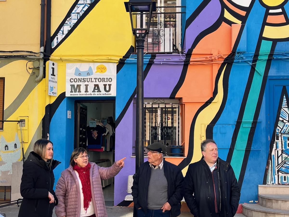 Santiago Agustí y Tania Baños han visitado el MIAU de Fanzara.