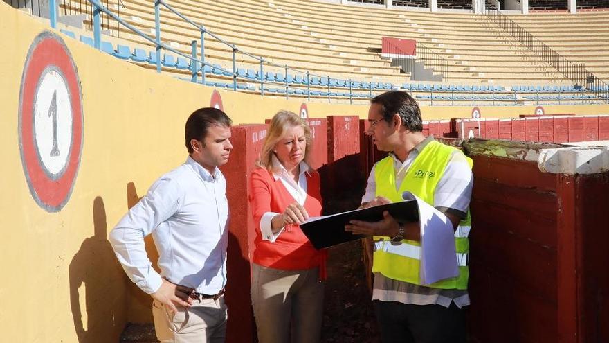 La alcaldesa, el pasado octubre, en la presentación de las obras de mejora de la plaza de toros.