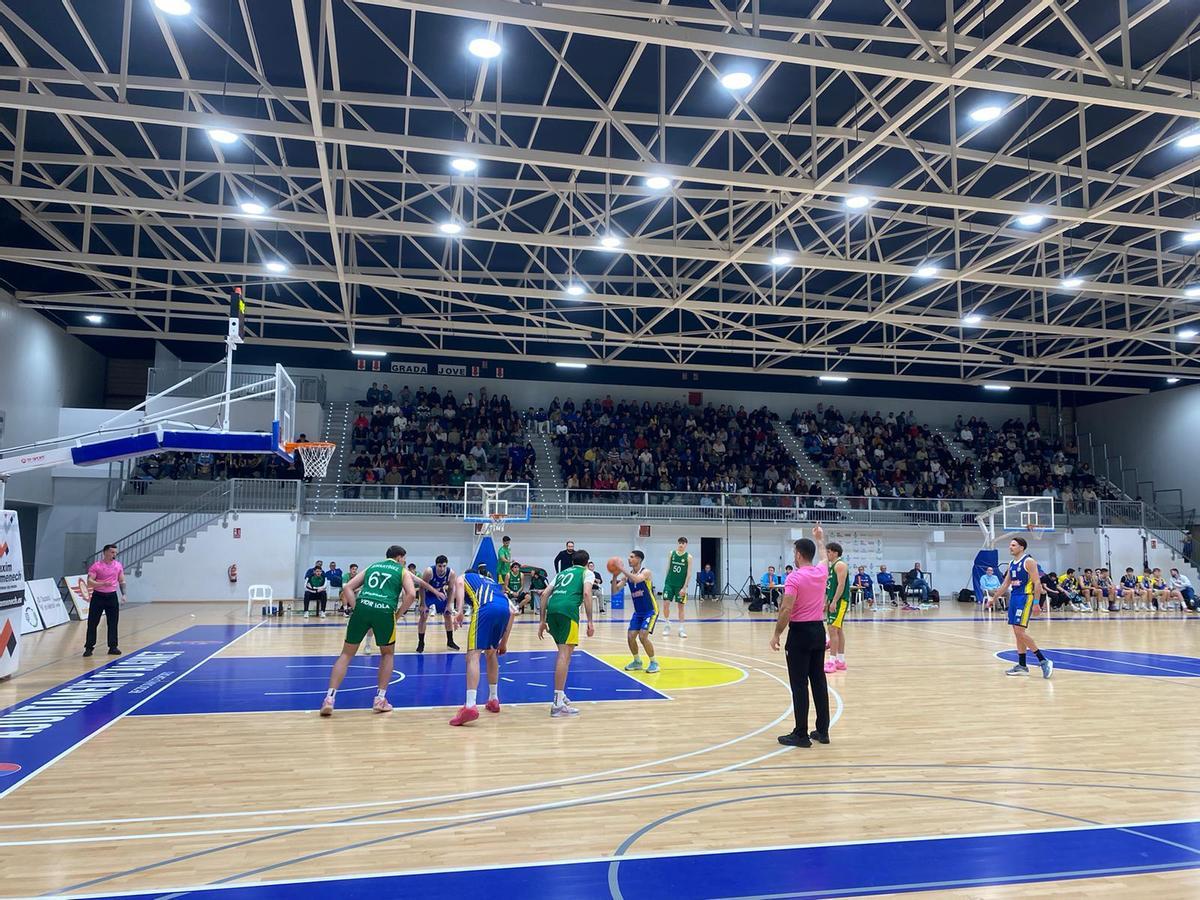 Un lance del partido entre el Rigalli Alginet y el CB Sueca.
