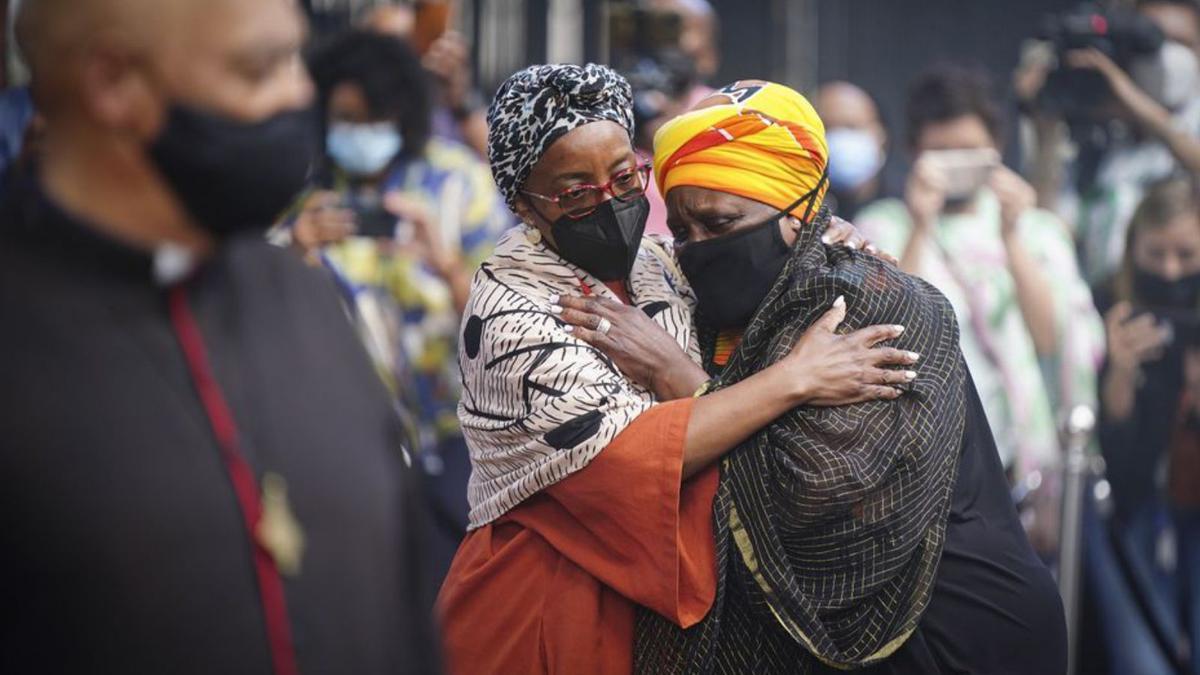 Les filles de Tutu, a la catedral de Ciutat del Cap | NIC BOTHMA/EFE