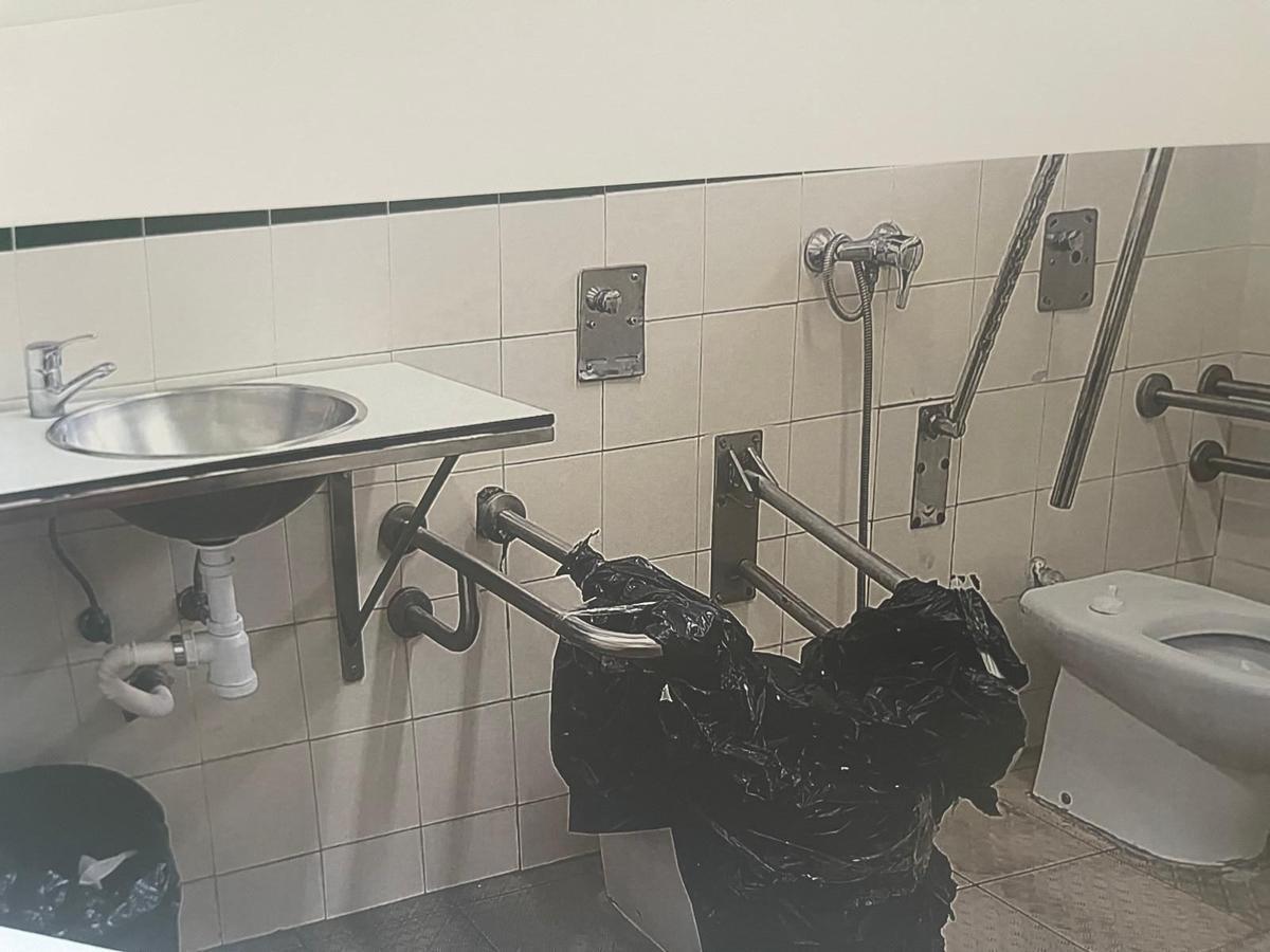 Baños inoperativos.