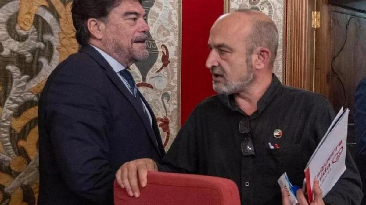 Manolo Copé abandona el pleno por indicación del alcalde: "Dejaré constancia de que no lo hace voluntariamente"