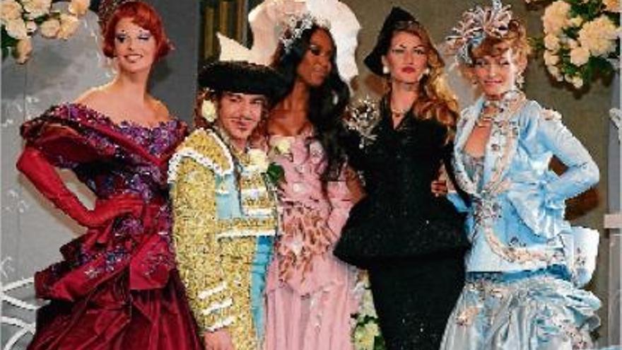 John Galliano demana disculpes