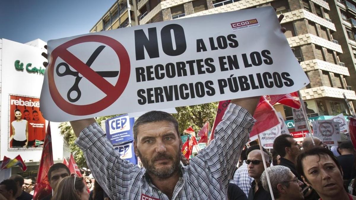 Manifestación de funcionarios contra los recortes del Gobierno de Rajoy